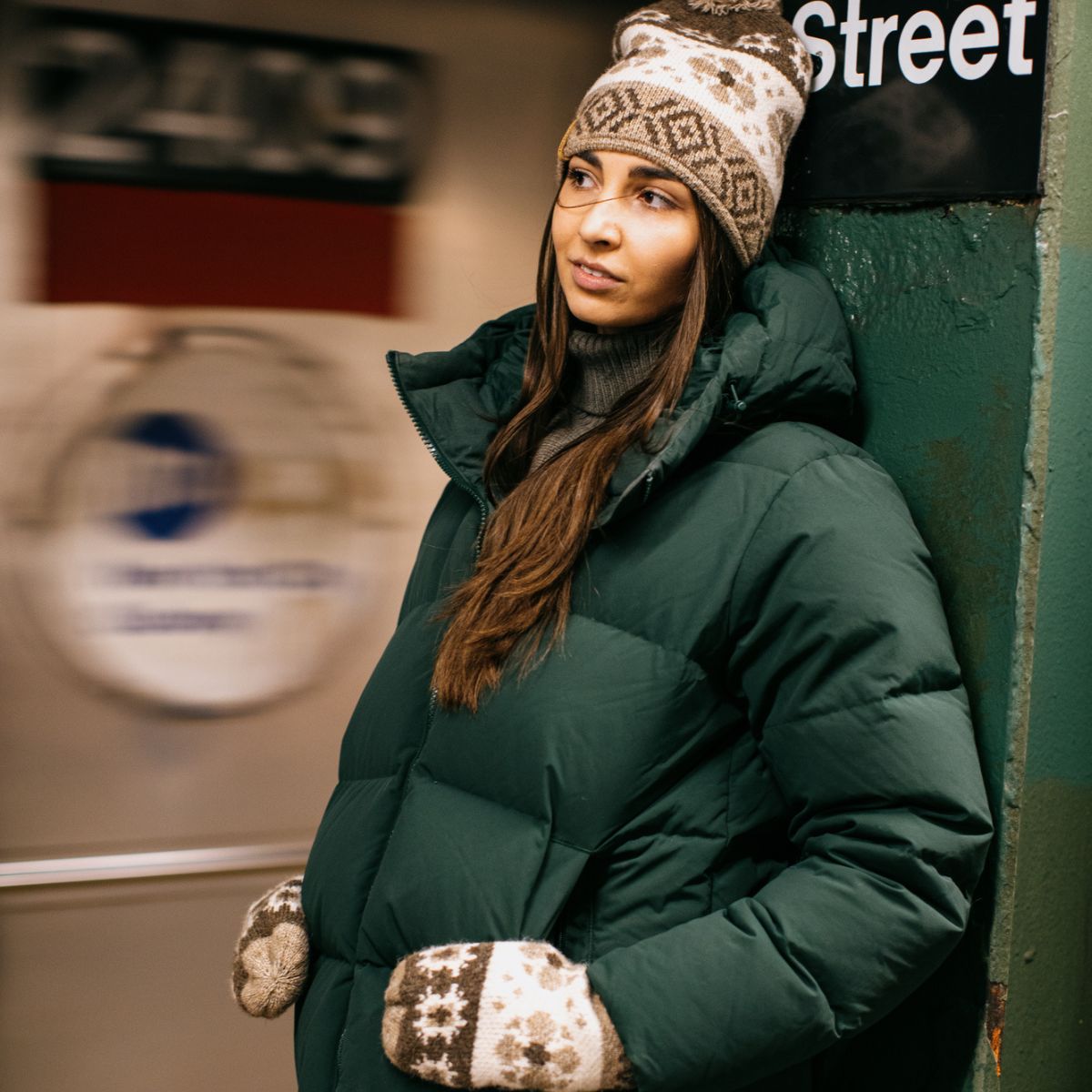 Camilla Mittens / Color-Black