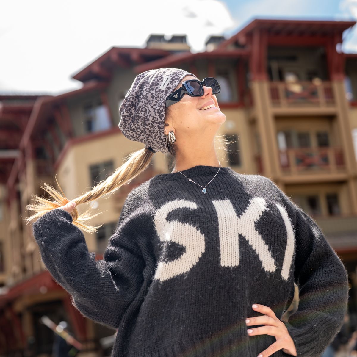 Comfort Shell Tempo Ponytail Beanie / Color-Powder Day Fronds